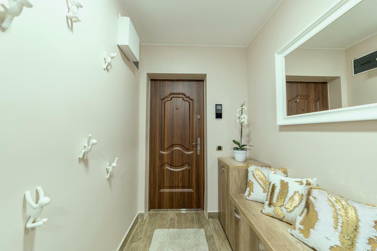 Apartment Chic By Landev Brasov Exterior photo