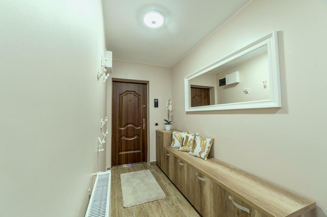 Apartment Chic By Landev Brasov Exterior photo